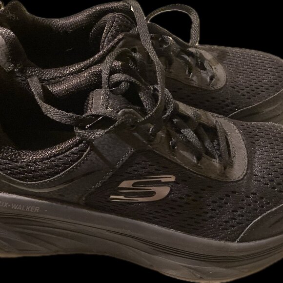 NWOB Skechers Women's D'Lux Walker Relaxed Fit black Lace Up Sneakers Size 6 - Picture 2 of 5